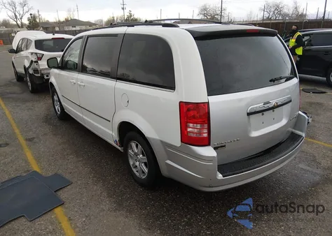 2009 Chrysler Town & Country Touring z USA, uszkodzony, nr VIN 2A8HR54149R664984